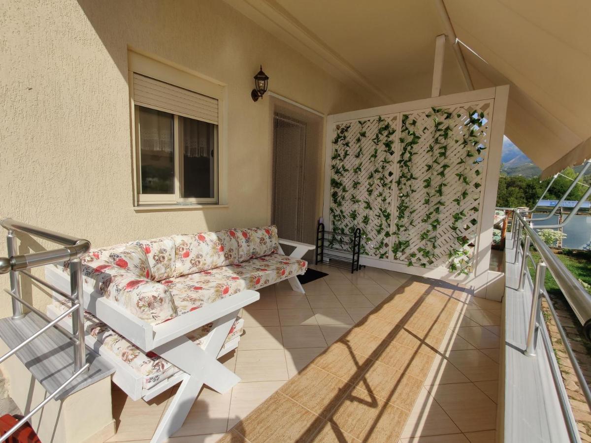 Villa Vasil Mertiri Himarë Exterior foto